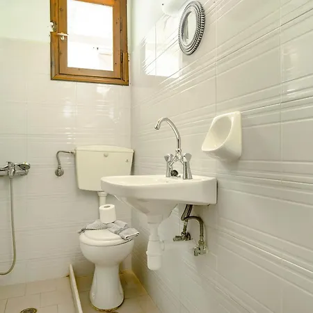 Old Boat Никиана